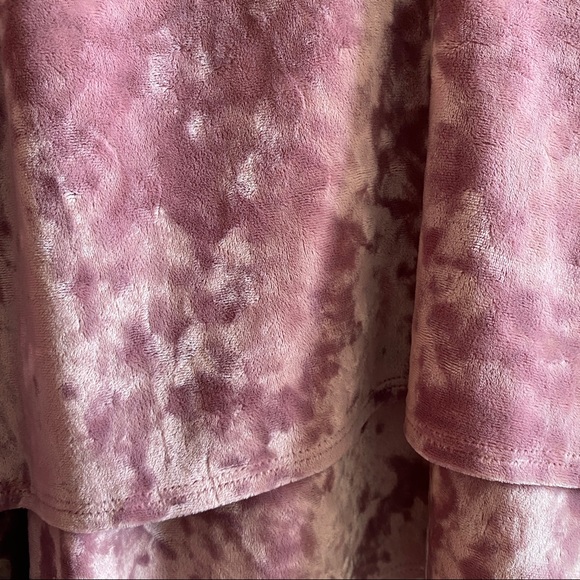 Express One Eleven Pink Velvet Crop Top - Picture 2 of 4